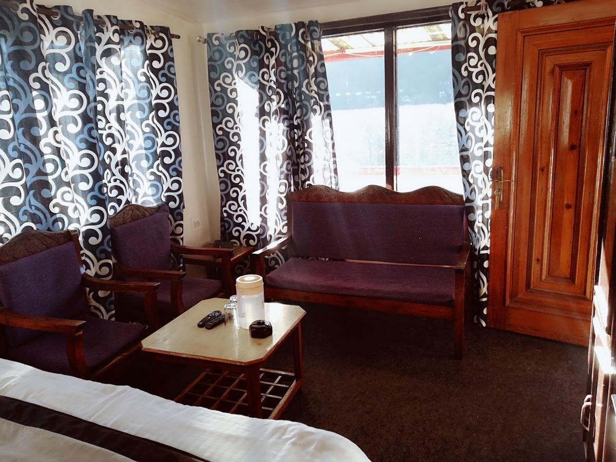 Goroomgo Luxury Stay Mall Road Nainital Eksteriør billede